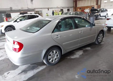 2004 Toyota Camry Le z USA, uszkodzony, nr VIN 4T1BE32K64U327071